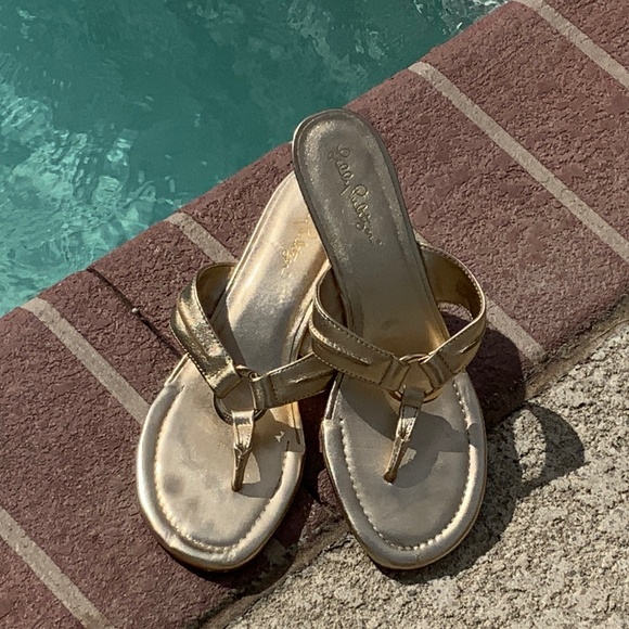 Lilly Pulitzer - McKim Gold Metallic Wedge Sandals - Sz 9 - Picture 1 of 7